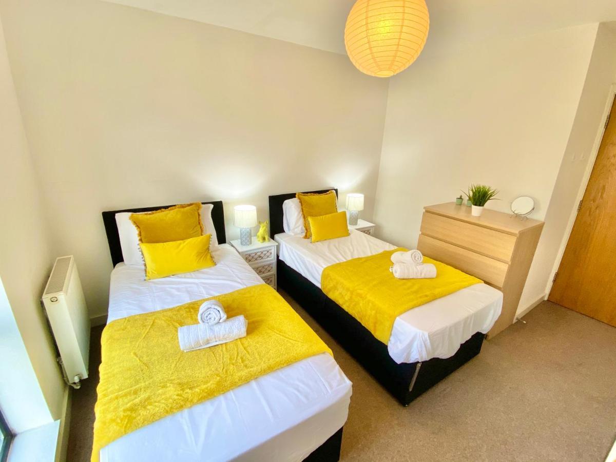 Spacious 5 Bed Townhouse Manchester, Salford Qauys - Two Bedroom With Parking Apartment